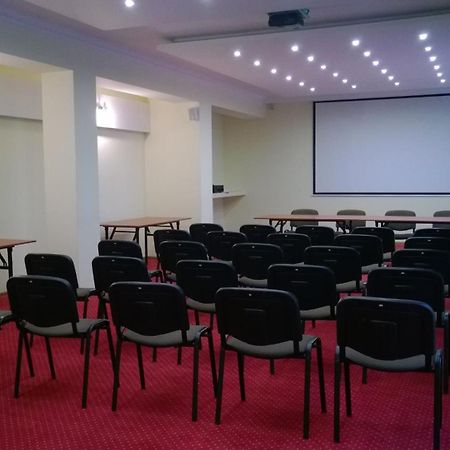 Yuca Hotel Lodź Bagian luar foto