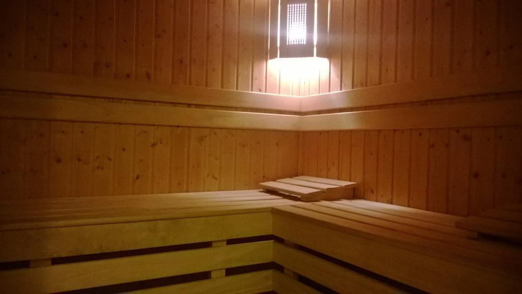 Yuca Hotel Lodź Bagian luar foto