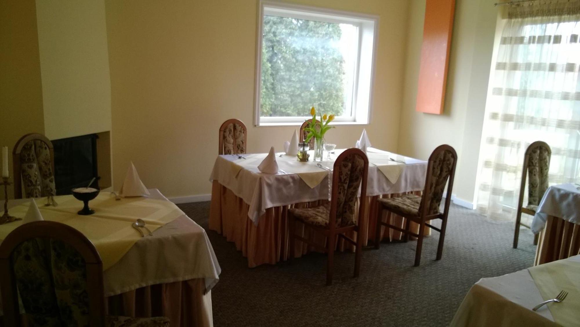 Yuca Hotel Lodź Bagian luar foto