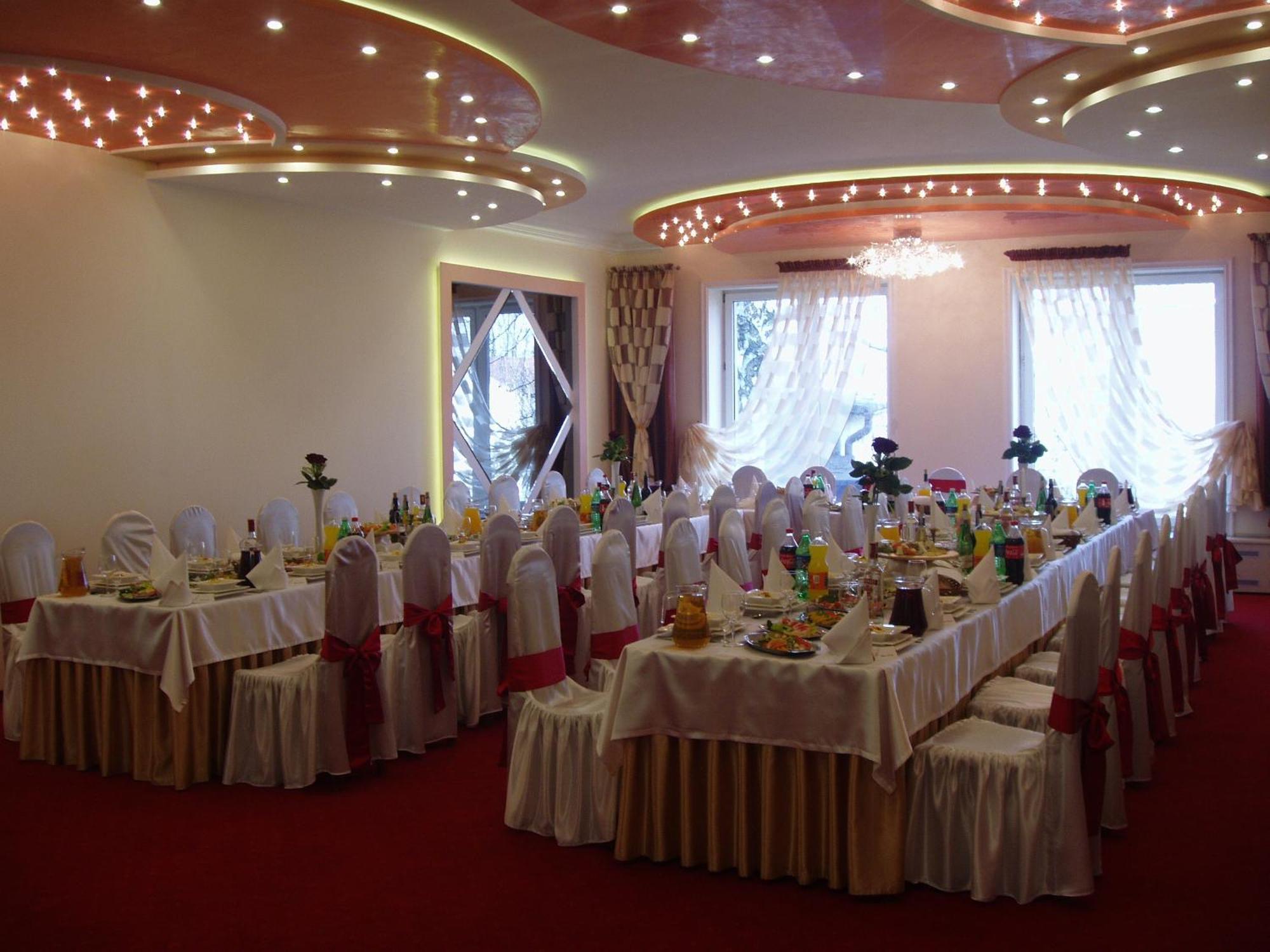 Yuca Hotel Lodź Bagian luar foto