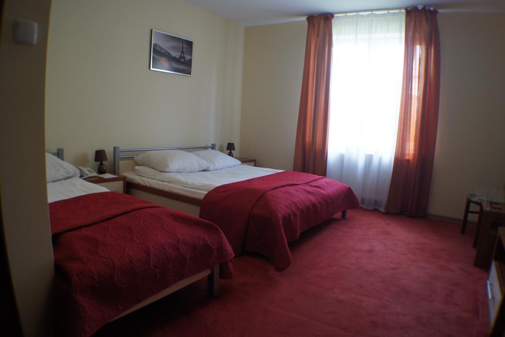 Yuca Hotel Lodź Bagian luar foto