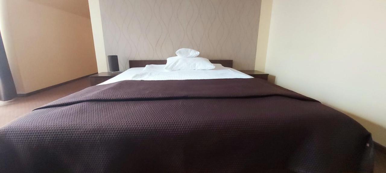 Yuca Hotel Lodź Bagian luar foto